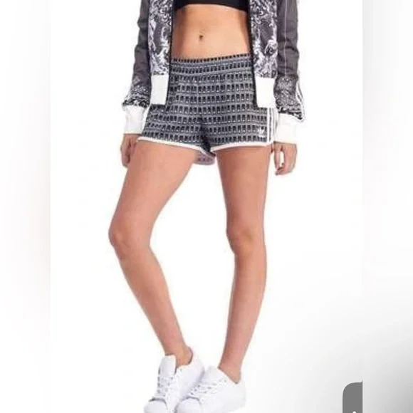 ♠️SOLD♠️ FARM RIO x ADIDAS ORIGINALS Pavao Shorts - Size M - RARE + Pristine - Picture 4 of 4